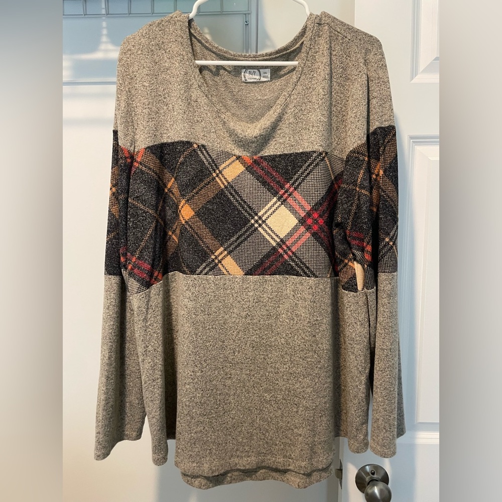 Plaid Accent Long Sleeve Top. Size XXL.